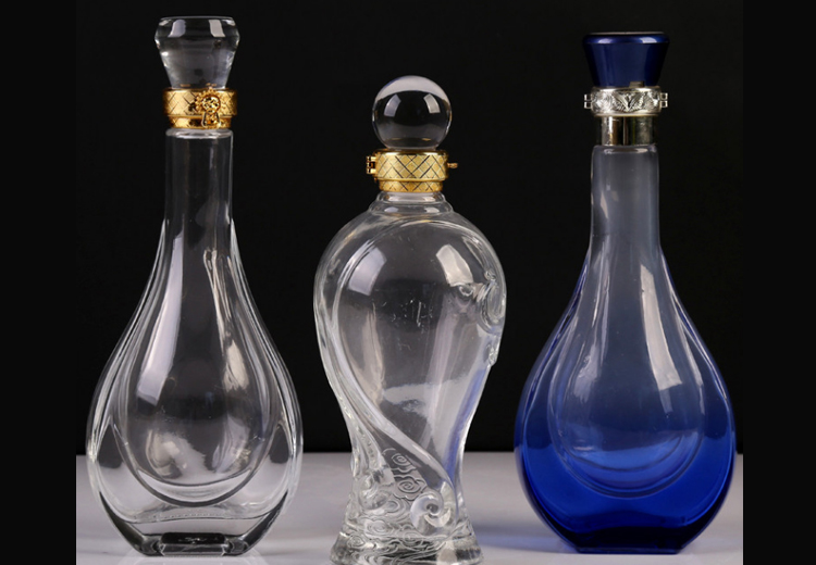 噴涂玻璃酒瓶與普通玻璃酒瓶之間有哪些區(qū)別？